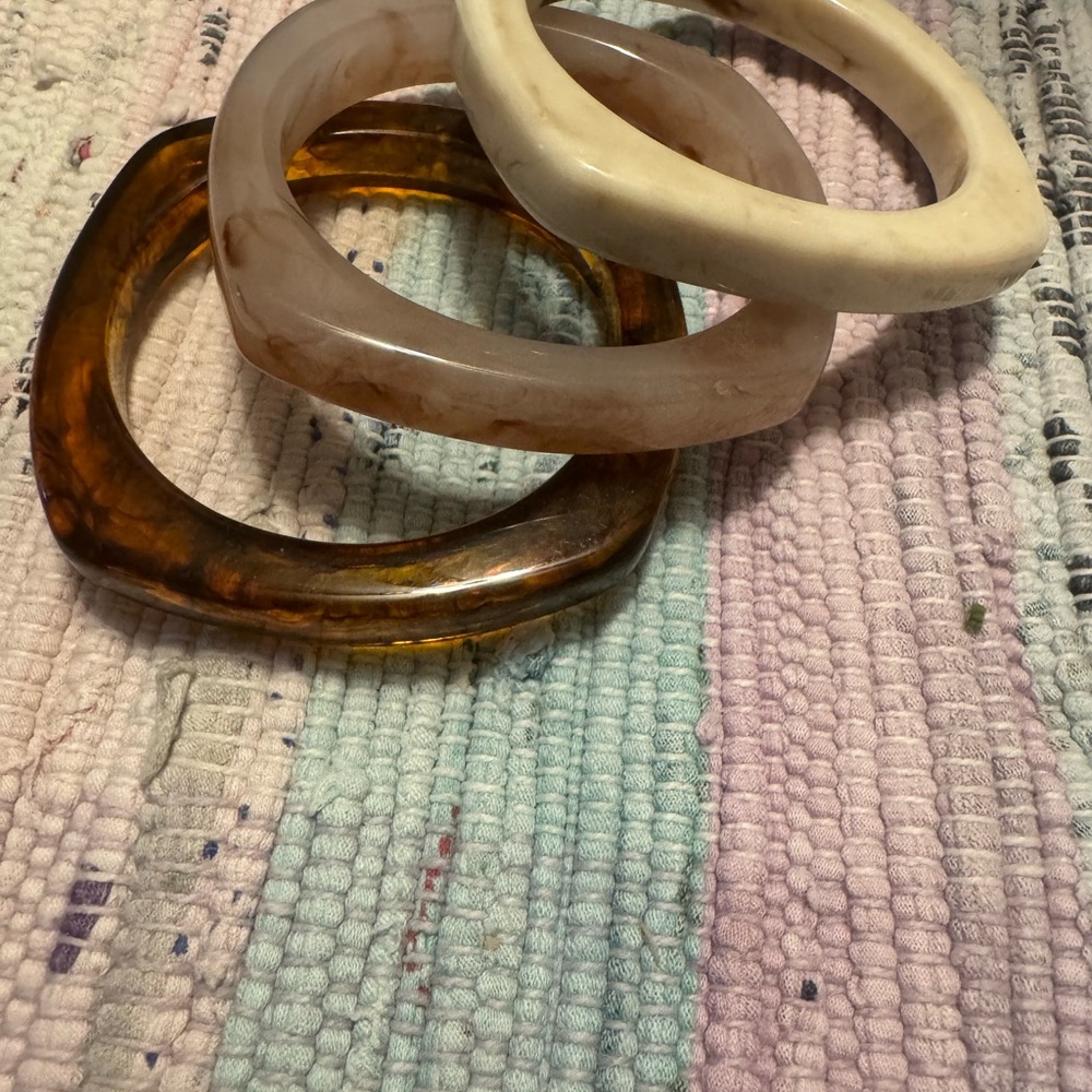 🌸Pretty Vintage Set of Three Thick solid Lucite Square Stack Bangle Bracelet set